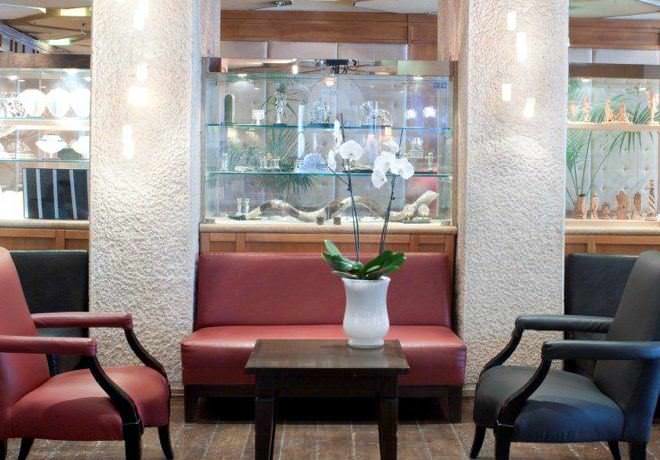 Crowne Plaza Hotel - Lobby