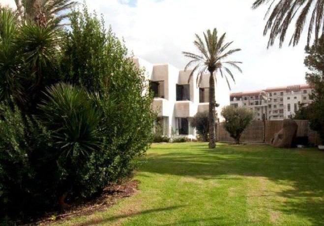 Crowne Plaza Hotel - Courtyard