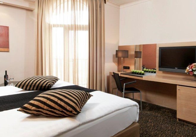 Crowne Plaza Hotel - Crown Room