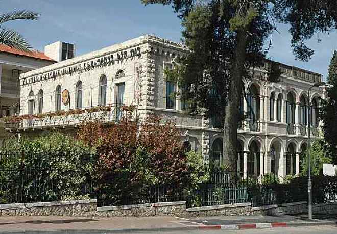 Little House in Bakah - The Hotel Building