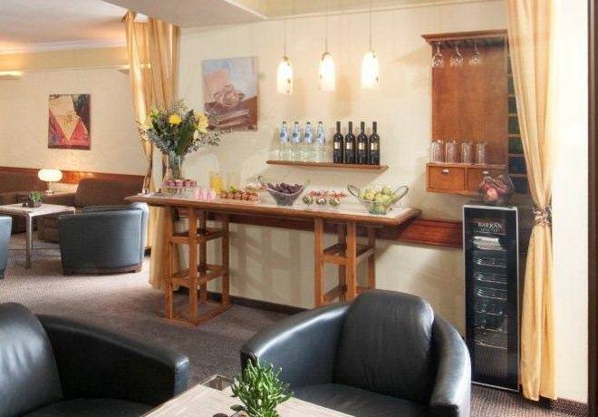 Crowne Plaza Hotel - Lobby Crowne Plaza Hotel - Lobby