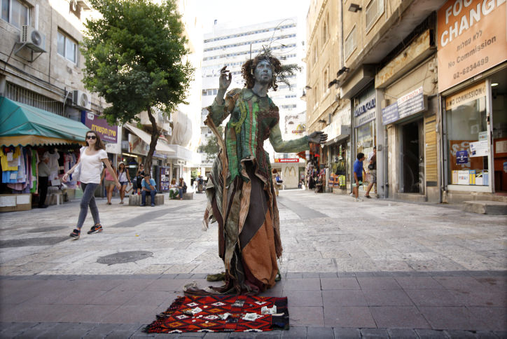 Street Performances at the Midrachov