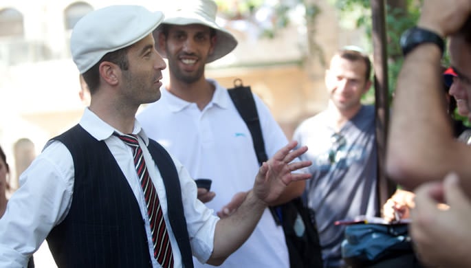 לקוחות מספרים | סיור מודרך | סיורים מודרכים | אמיר צבי | המזוודה לקוחות מספרים | סיור מודרך | סיורים מודרכים | אמיר צבי | המזוודה