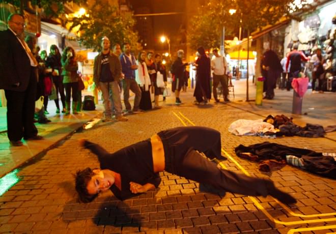 מופע לילי במדרחוב בן יהודה מופע לילי במדרחוב בן יהודה