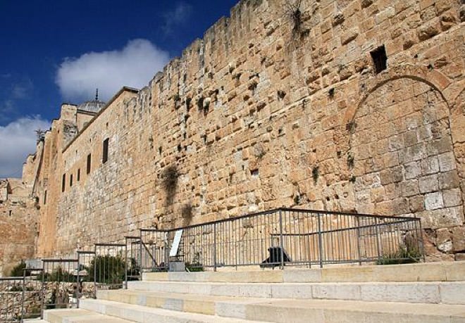 הכותל הדרומי ובו שערי חולדה הכותל הדרומי ובו שערי חולדה