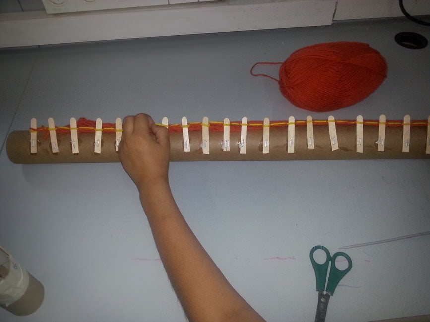 בנינו מכונות סריגה בגדלים ובצורות שונות והחלנו להפעיל אותן ולראות את התוצרים בנינו מכונות סריגה בגדלים ובצורות שונות והחלנו להפעיל אותן ולראות את התוצרים