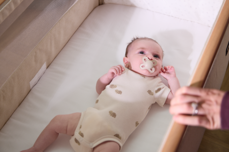 עריסה נצמדת עם מזרן נושם Cozee