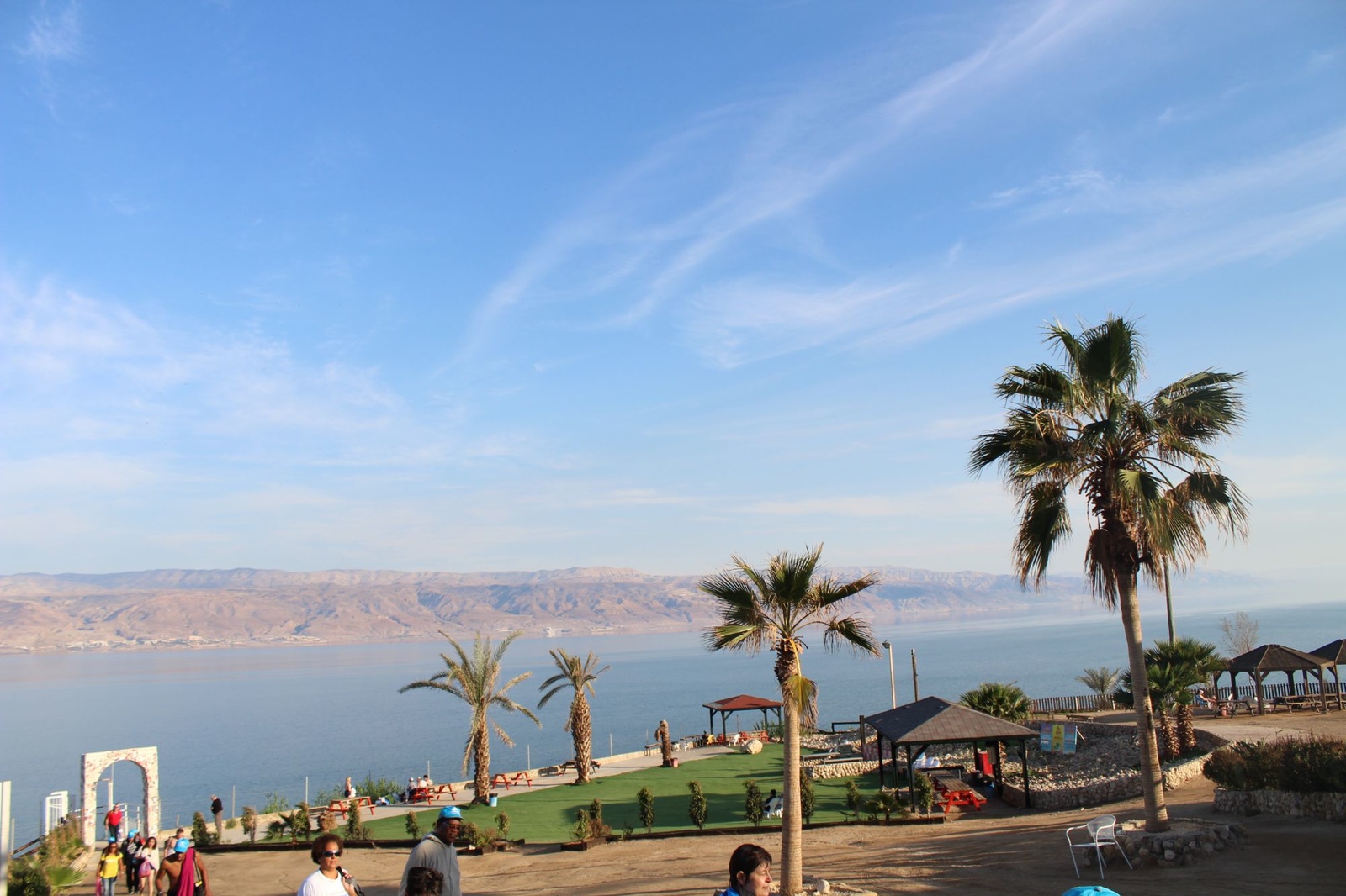 חוף נווה מדבר ים המלח