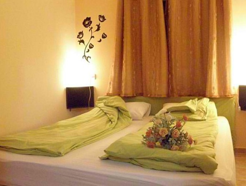   מול אדום דירות נופש בים המלח