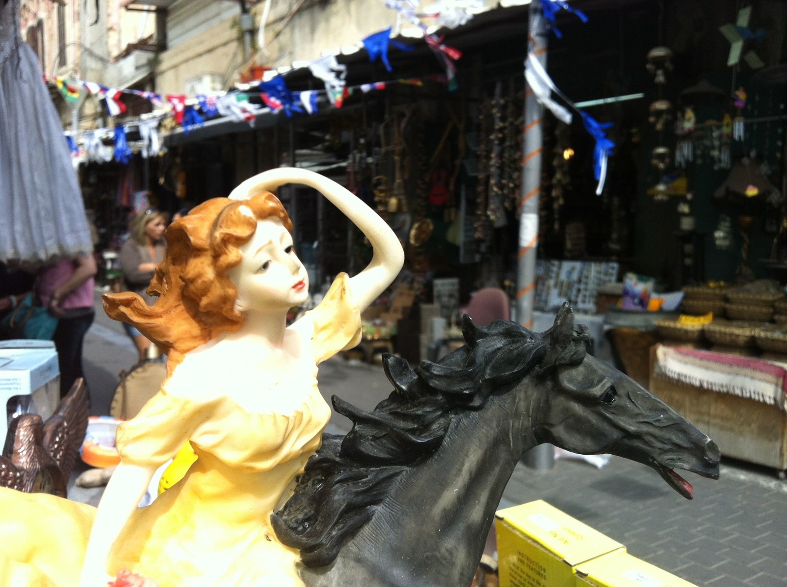 סיפורי נשים ביפו ושוק הפשפשים MORE