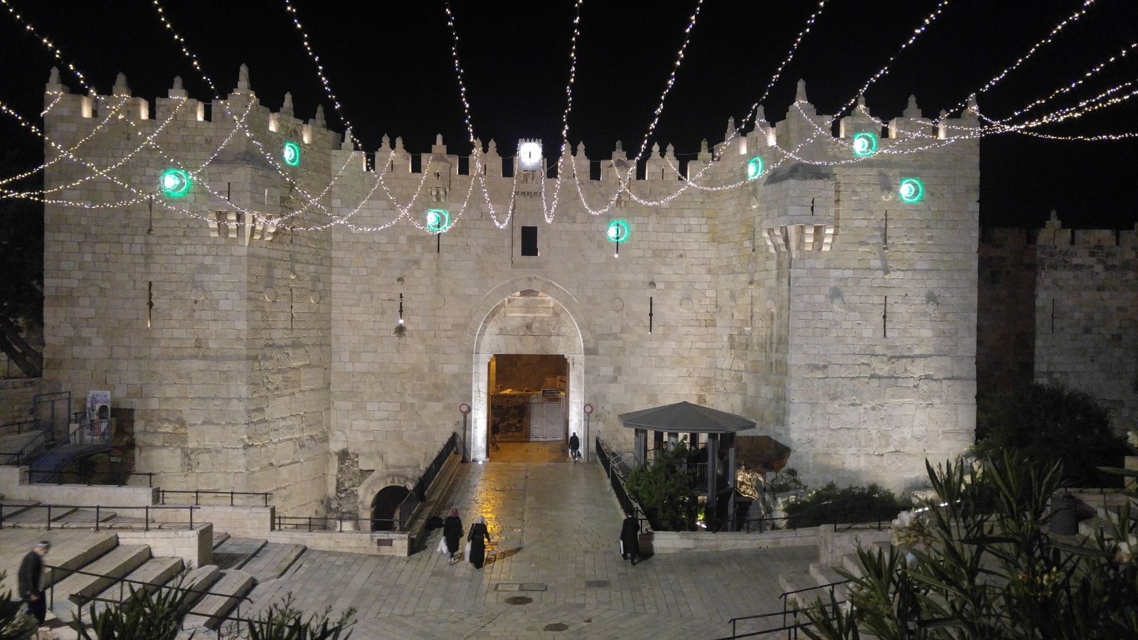 סיור רמדאן כארים בעיר העתיקה ומזרח  ירושלים MORE