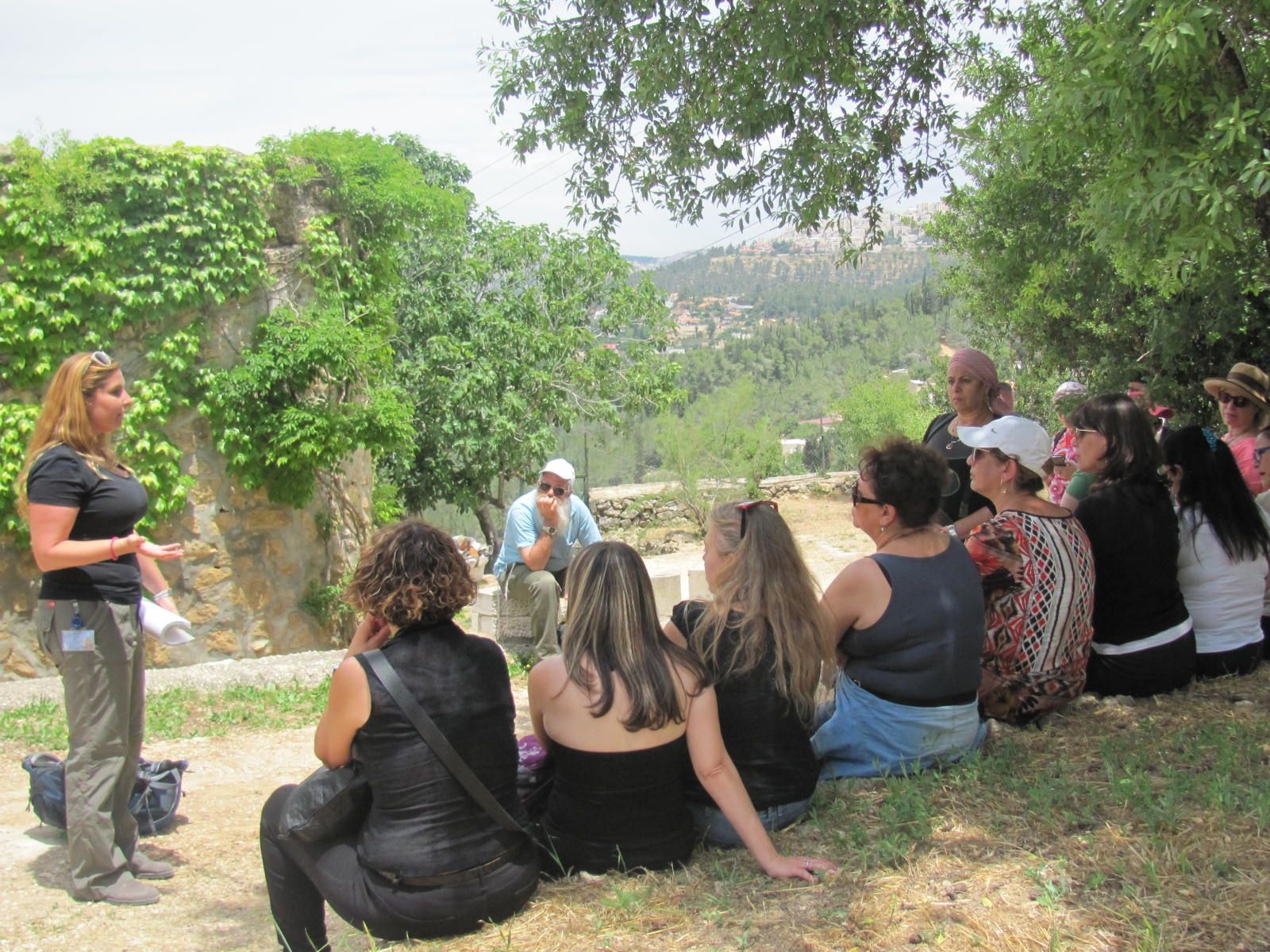 סיור בשכונת עין כרם בירושלים