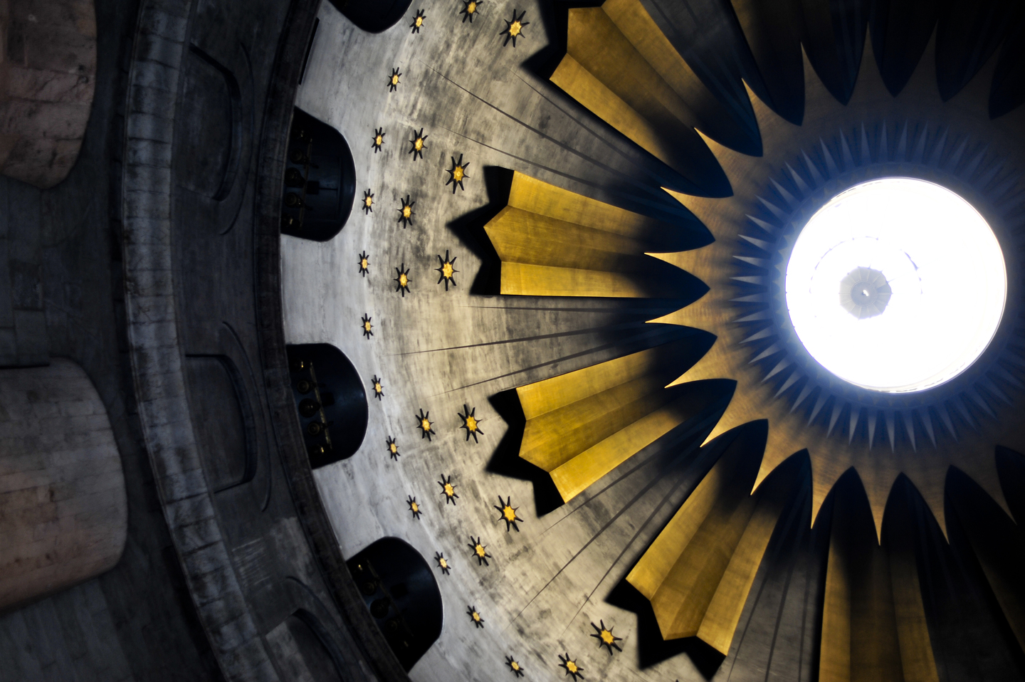 חג המולד בירושלים  MORE