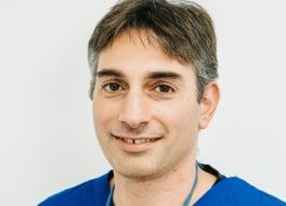 מומחה לרפואת חניכיים