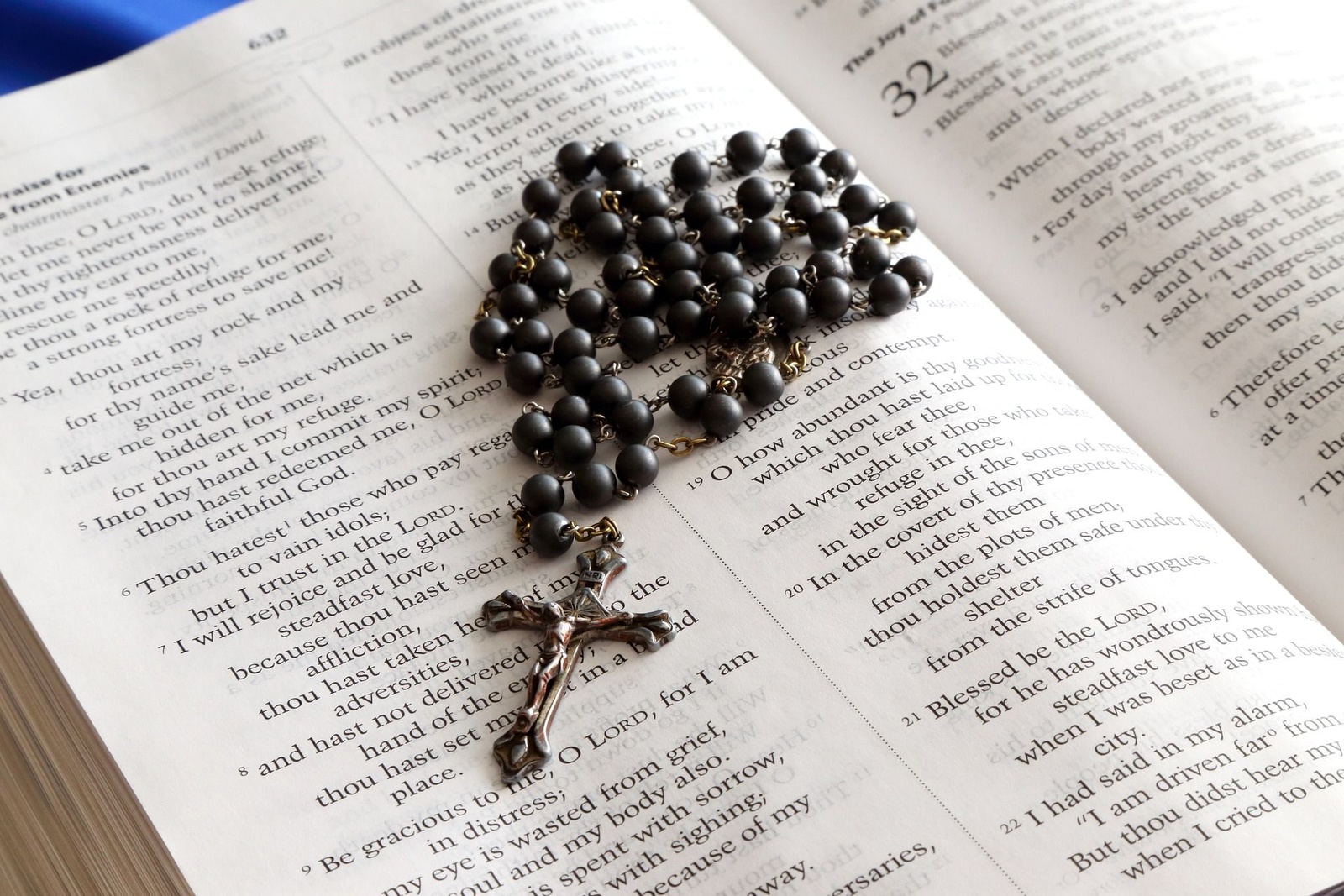 How to use a prayer bracelet How to use a prayer bracelet