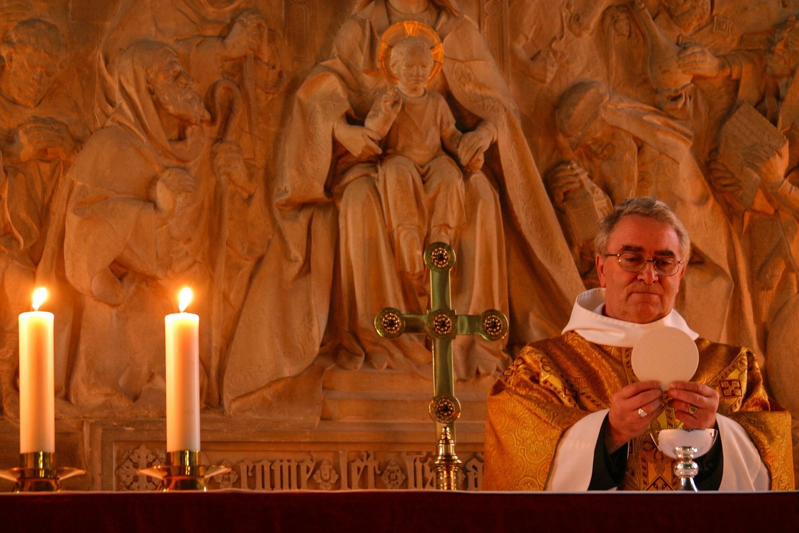 What do candles represent in Christianity? What do candles represent in Christianity?