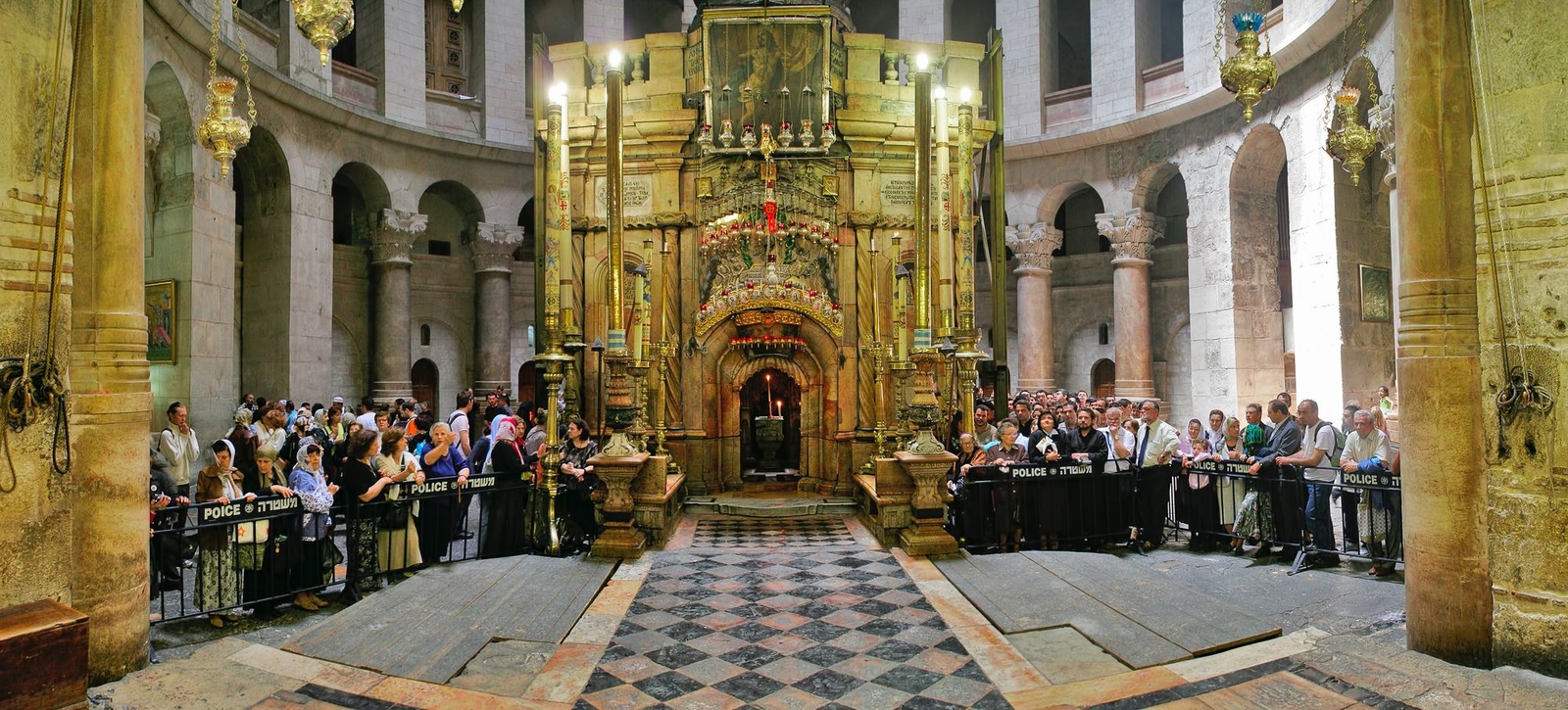 Can anyone visit the Church of the Holy Sepulchre? Can anyone visit the Church of the Holy Sepulchre?