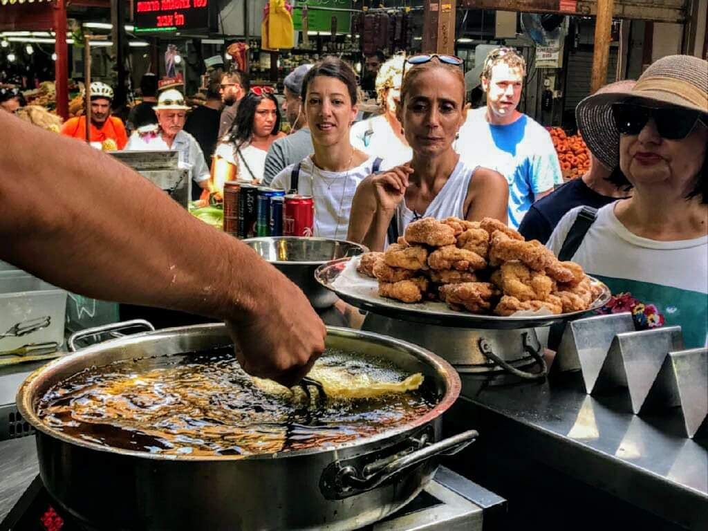 סיור בשוק הכרמל